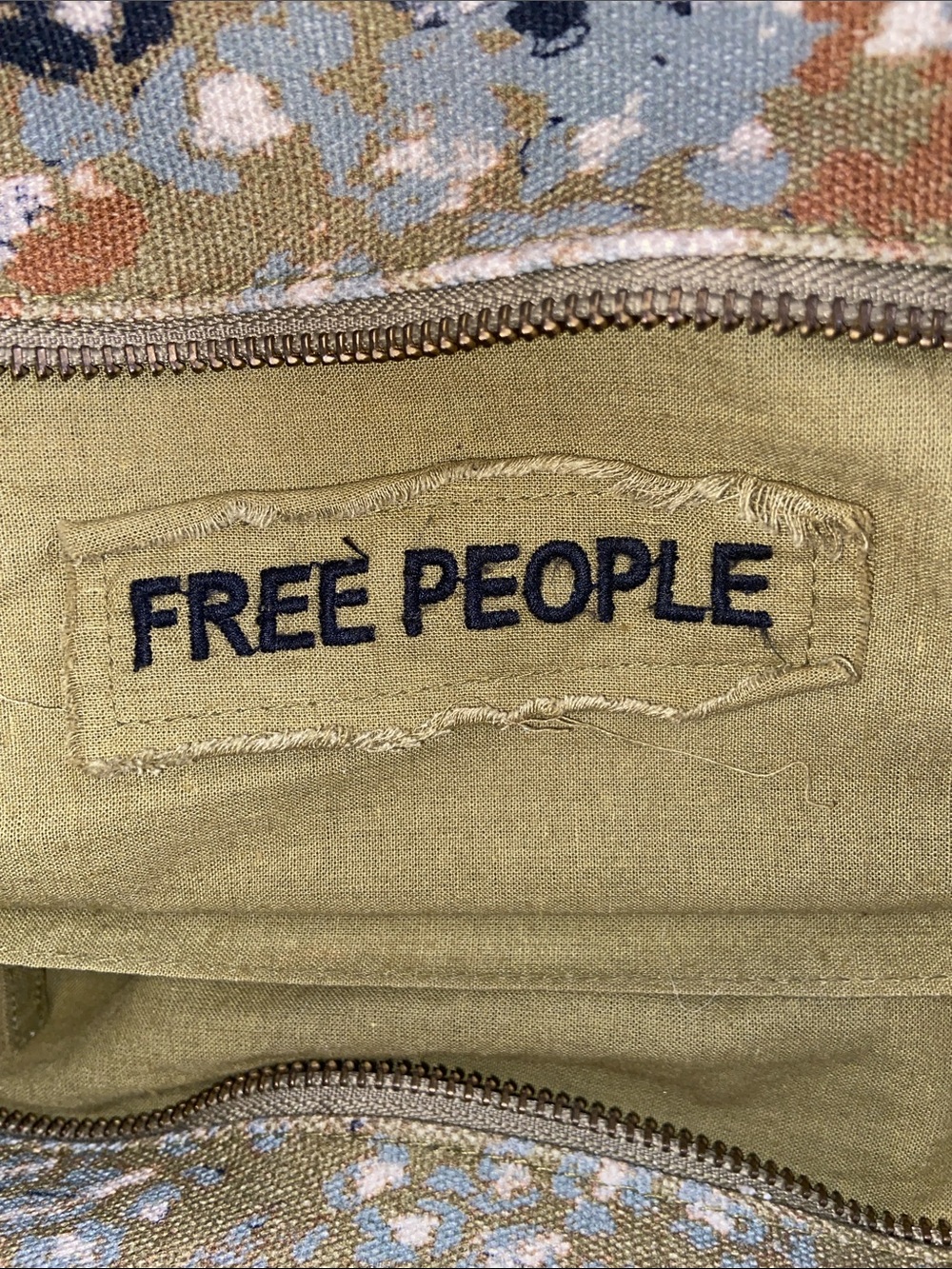 Free People The Hive Carryall Olive Multi Camouflage Crossbody Bag large EUC - Picture 8 of 14